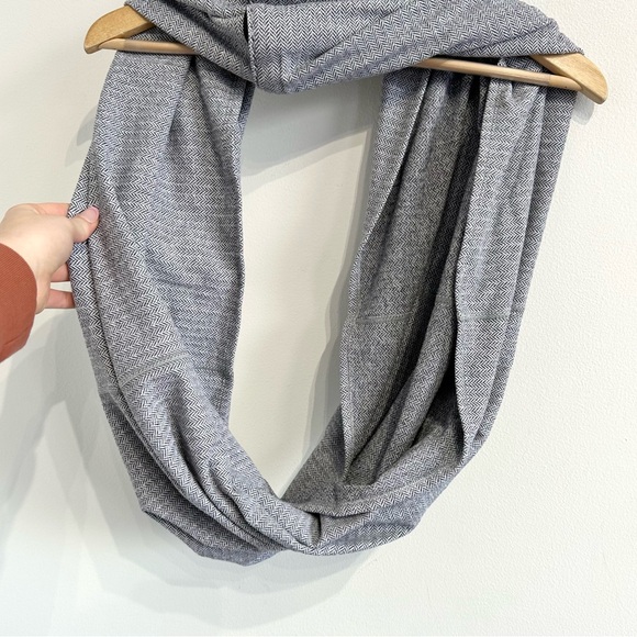 Lululemon Vinyasa Scarf Rulu convertible soft multi-way grey herringbone - Picture 4 of 13